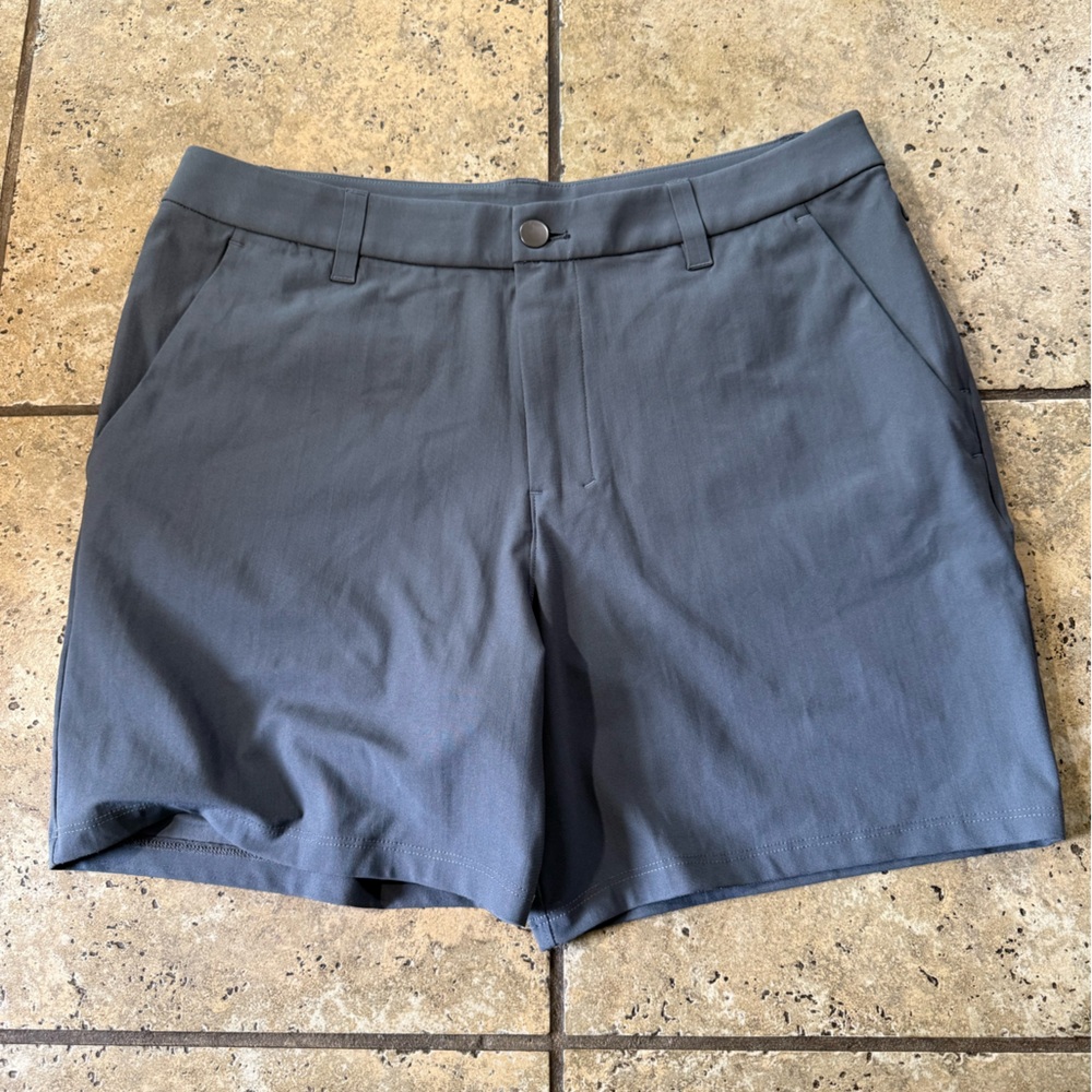 Lululemon Men’s 5 pocket Golf Shorts 32 Navy gray